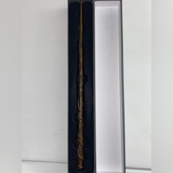 NEW -OFFICIAL Universal Studios Collectors Item Hermione Granger wand w/ box - Picture 11 of 15